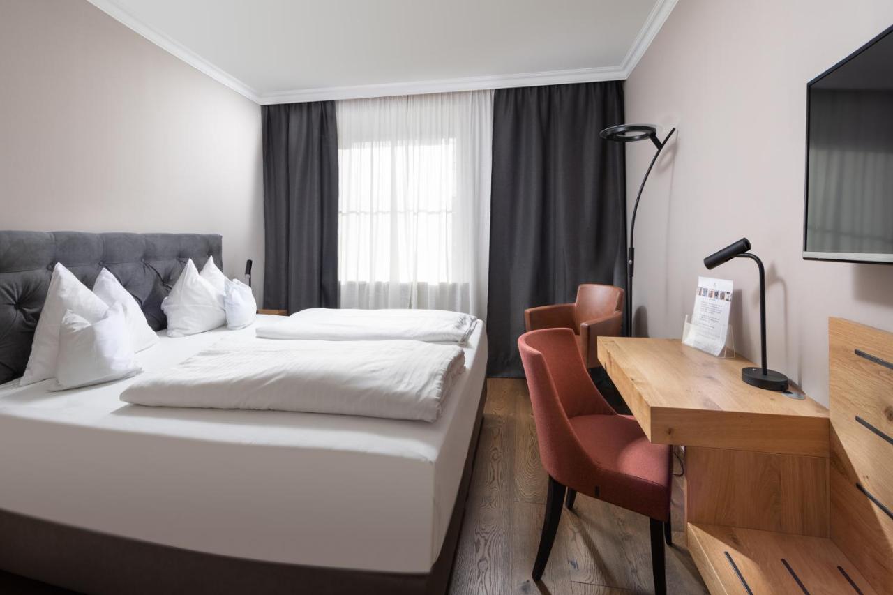 Hotel Goldene Sonne Landshut Exterior photo