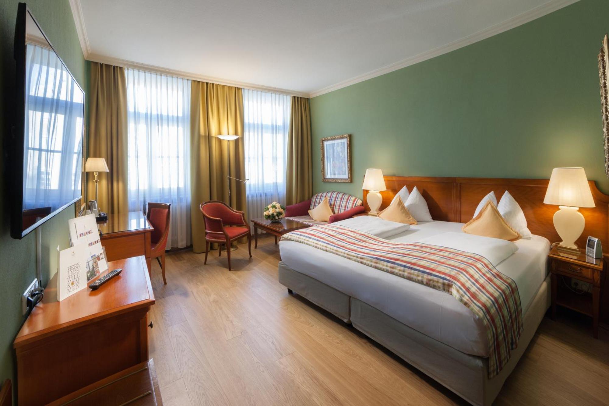 Hotel Goldene Sonne Landshut Exterior photo