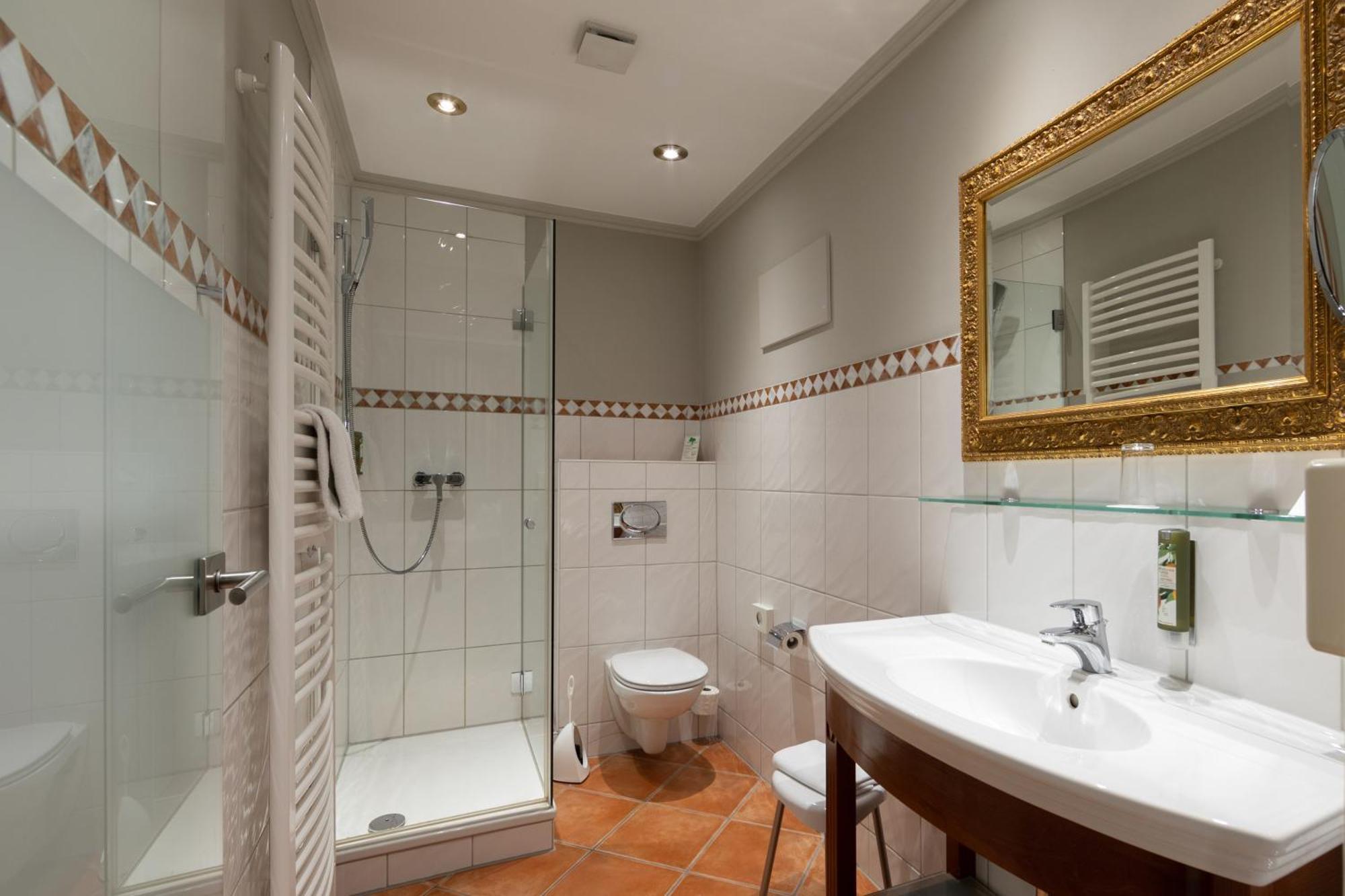 Hotel Goldene Sonne Landshut Exterior photo