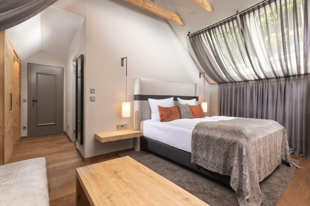Hotel Goldene Sonne Landshut Exterior photo
